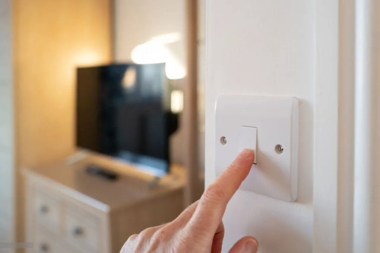 ¿Cómo controlar el consumo de electricidad durante la estancia de tus huéspedes? - beBalmy